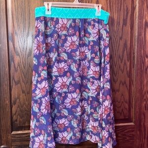 A LulaRoe “Lola” skirt.